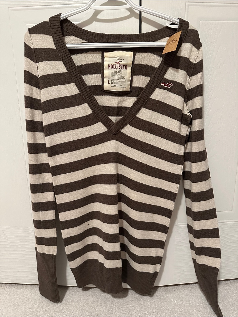 Hollister Women's Brown and Cream Striped V-Neck Sweater